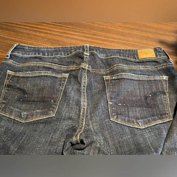 American Eagle like new ! Jeans with sequins on pockets. Size 14 - Picture 6 of 6